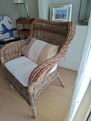 Silla de mimbre y madera color beige