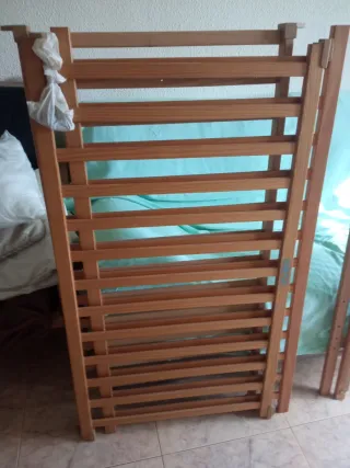 Cuna de bebé de madera plegable