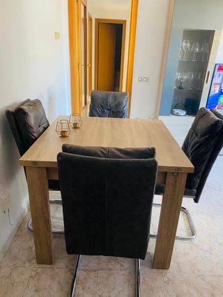 Mesa comedor con 4 sillas