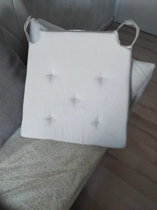 3 Cojines de tela blancos y grises