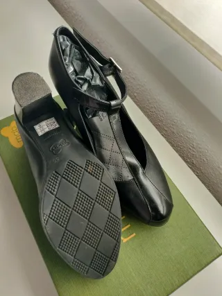 Zapatos de vestir negros con hebilla