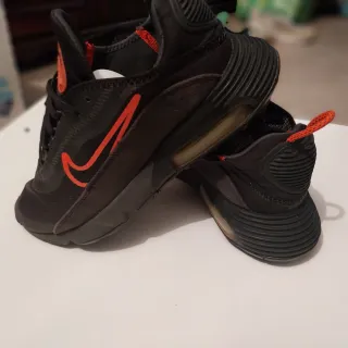 Scarpe Nike Uomo Nero e Rosso