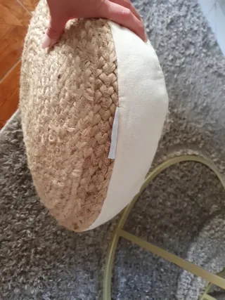 Cojín puf redondo de yute y tela