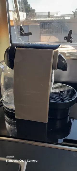 Cafetera Nespresso Dorada