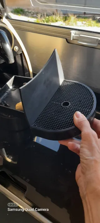 Cafetera Nespresso Dorada