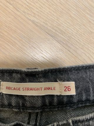 Pantalón Levi's Gris