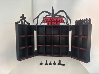 Expositor stranger Things funko pop kinder joy