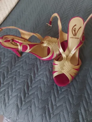 Zapatos de tacón GINO VAELLO rosa y dorado