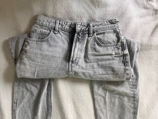 Pantalón vaquero gris Bershka