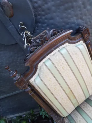 Silla y taburete antiguo