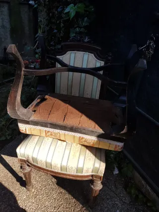 Silla y taburete antiguo