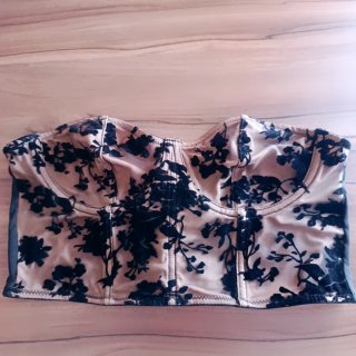 Top elegante floral negro y marrón