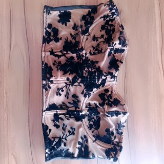 Top elegante floral negro y marrón