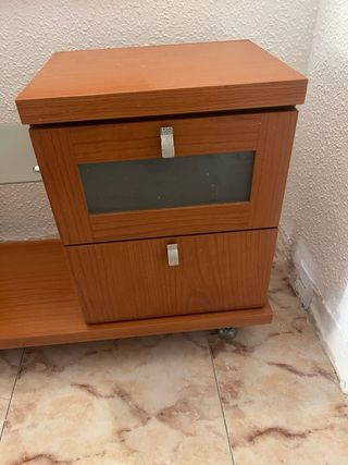 Recibidor de madera y cristal