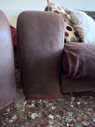 Conjunto Sofá, sillón y puf de piel y madera