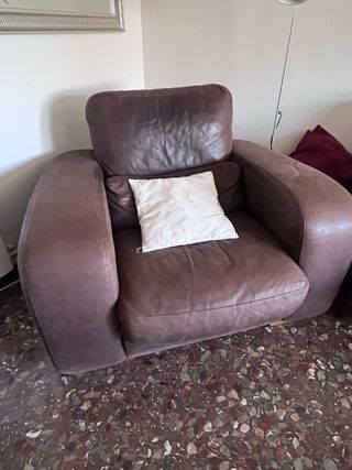 Conjunto Sofá, sillón y puf de piel y madera