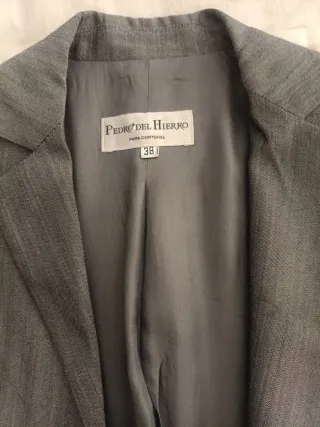 Americana por debajo del culo Pedro del Hierro