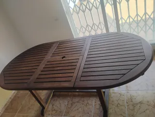 Mesa de teca ovalada para exterior
