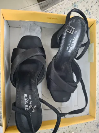 Sandalias de tacón New Youth negras talla 37