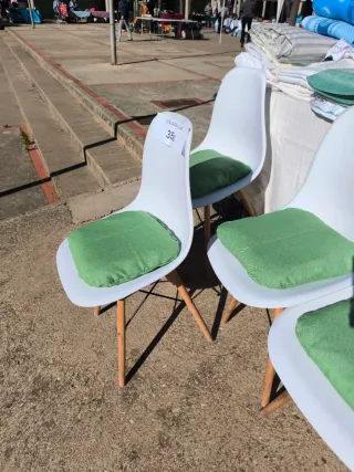 Conjunto 4 sillas blancas plástico con cojines