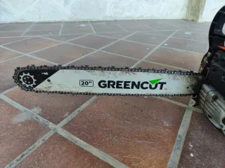 Motosierra de gasolina Greencut Naranja y Blanca