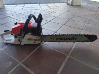 Motosierra de gasolina Greencut Naranja y Blanca