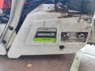 Motosierra de gasolina Greencut Naranja y Blanca