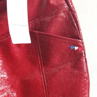 Falda Naf Naf roja efecto piel