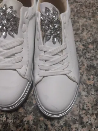 Scarpe da ginnastica bianche con strass