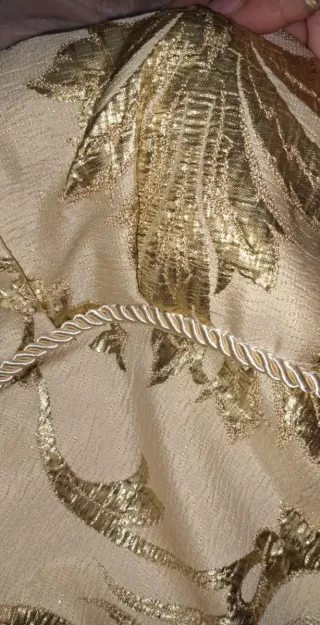 Copriletto matrimoniale beige e oro
