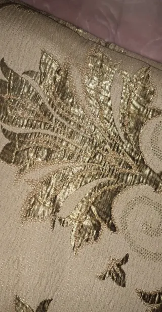 Copriletto matrimoniale beige e oro