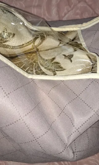 Copriletto matrimoniale beige e oro