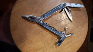 Lote Herramientas y Navajas con fundas