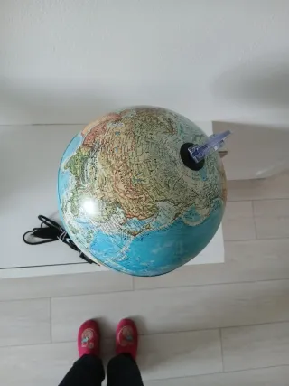 Globo terráqueo iluminado