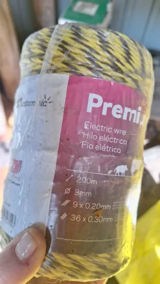 Se vende Pastor Electrico y Cuerda Eléctrica Premi