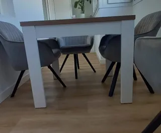 Mesa de comedor madera y patas blancas
