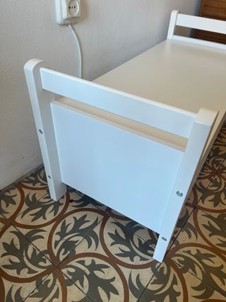 Banco de almacenaje blanco