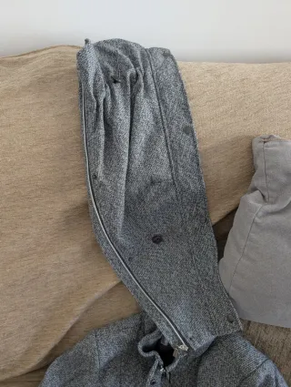 Chaqueta portabebés gris