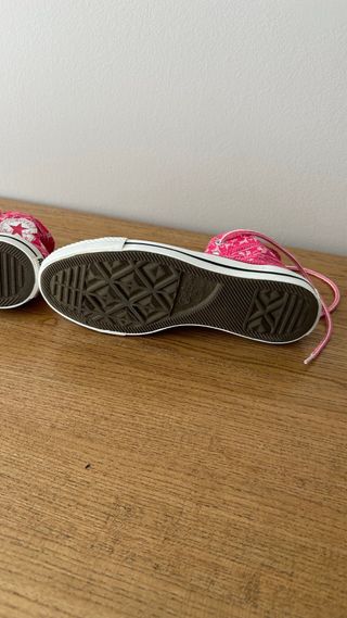 Converse altas rosas con estampado