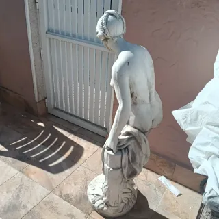 Escultura de piedra mujer 120 cm