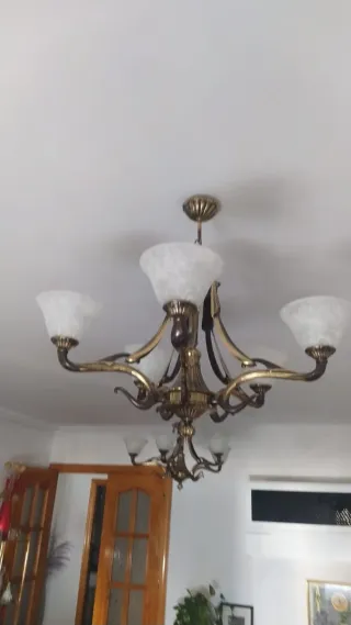 2 Lámparas de bronce con tulipas