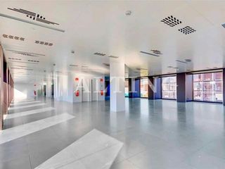 Oficina en alquiler en Les Corts en Barcelona