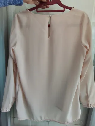 Blusa rosa beige con pedrería