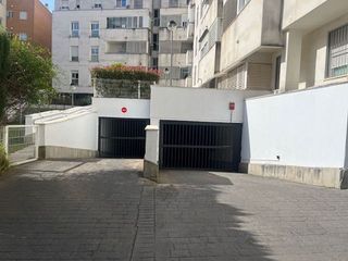 Garaje en alquiler en Huerta del Pilar en Sevilla