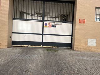 Garaje en alquiler en Huerta del Pilar en Sevilla