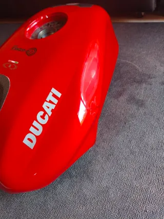 Serbatoio Ducati 748 916 996 998 Rosso