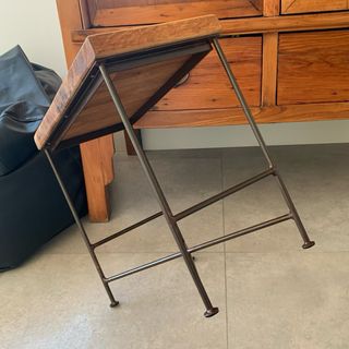 Tavolo ausiliario in ferro battuto e legno