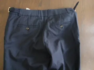 Pantalones Massimo Dutti mujer a 4 euros.