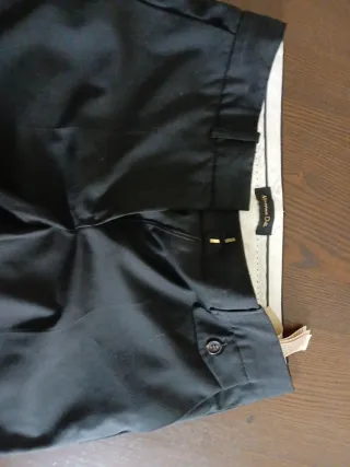 Pantalones Massimo Dutti mujer a 4 euros.