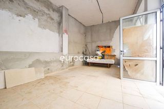 Local comercial en venta en Numancia - San Fernando en Santander